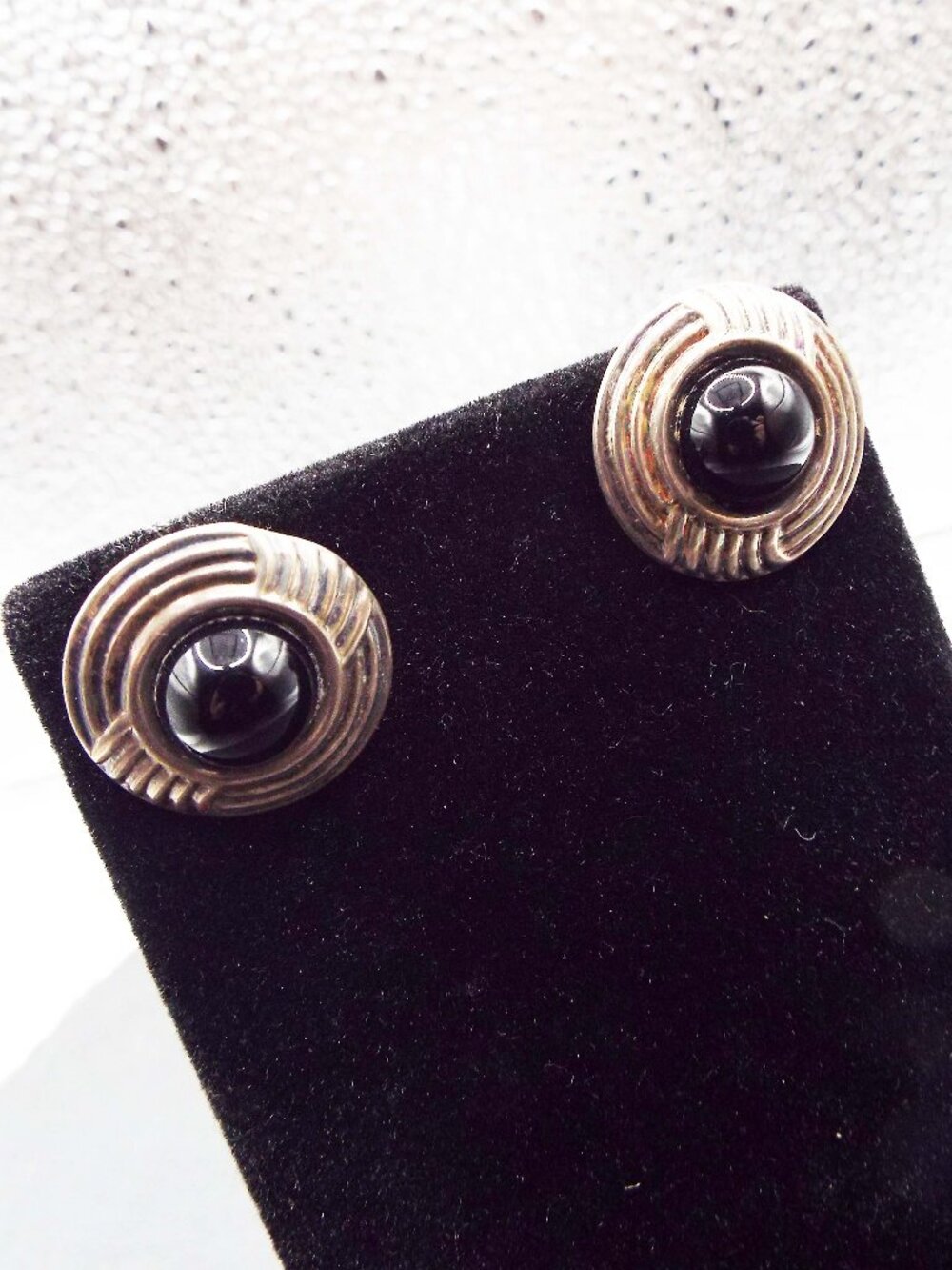 ANTIQUE 60'S STERLING EMBOSSED WAVE PATTERN BLACK ONYX BEAD EARRINGS 19